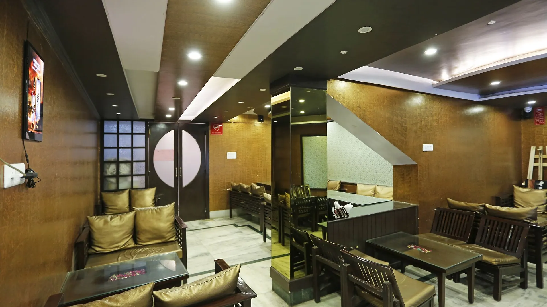 Hotel Oyo Rooms 055 Mall Rd Tourism Lift Shimla