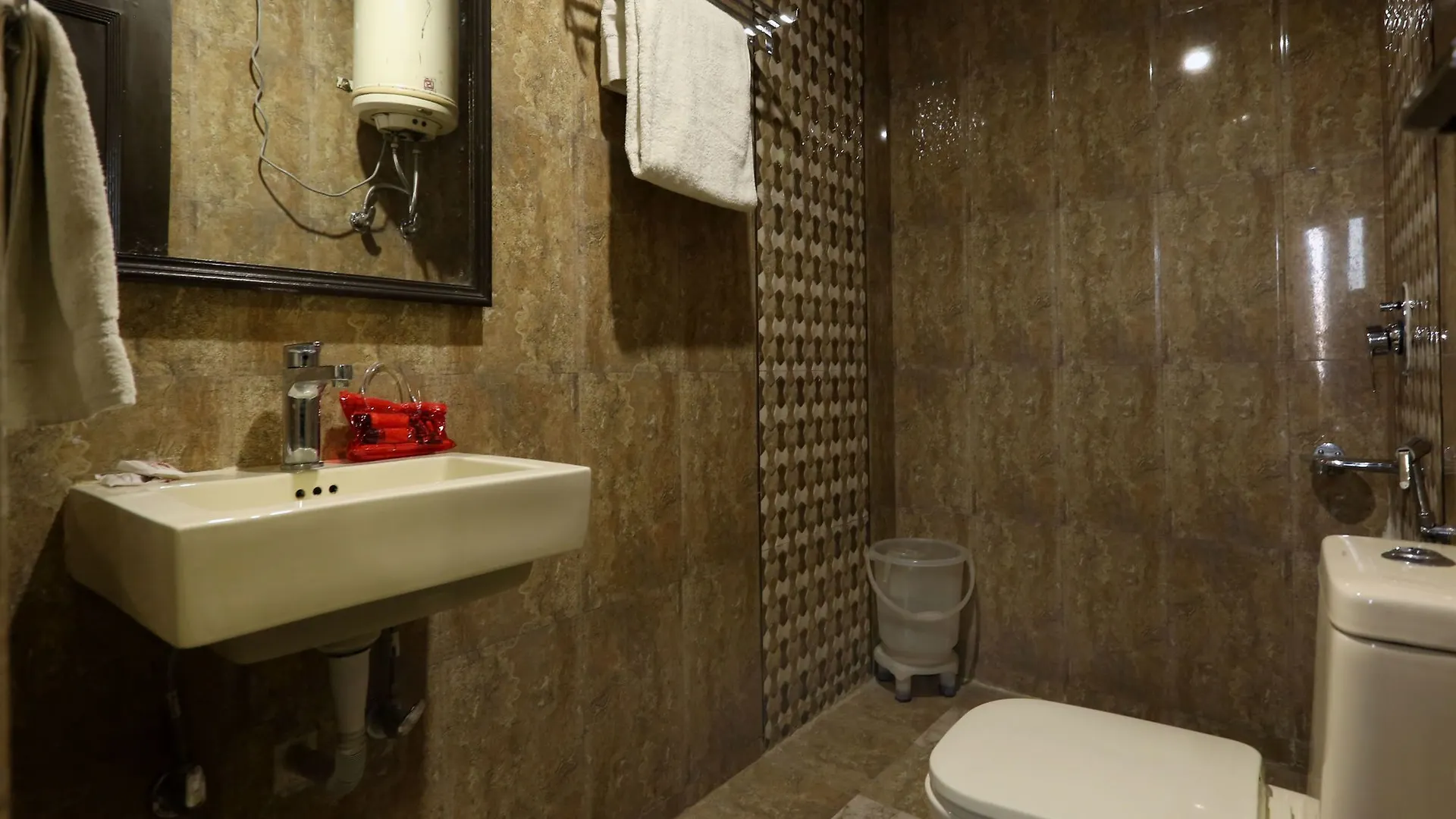 Hotel Oyo Rooms 055 Mall Rd Tourism Lift Shimla